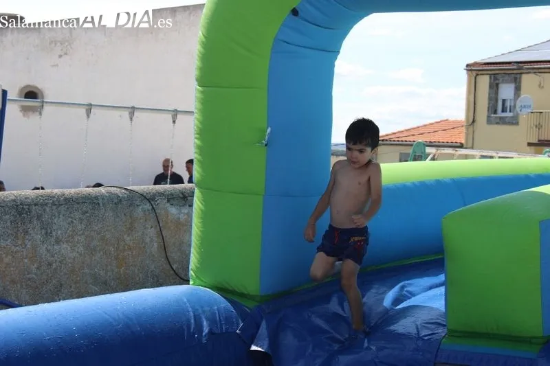 Foto 4 - Peque&ntilde;os y mayores disfrutan de las fiestas de Santa In&eacute;s&nbsp;