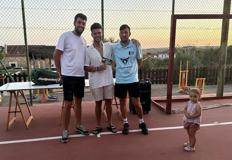 Foto 11 - Goyo y Luismi vuelven a ganar el Torneo de P&aacute;del de Castillejo de Mart&iacute;n Viejo