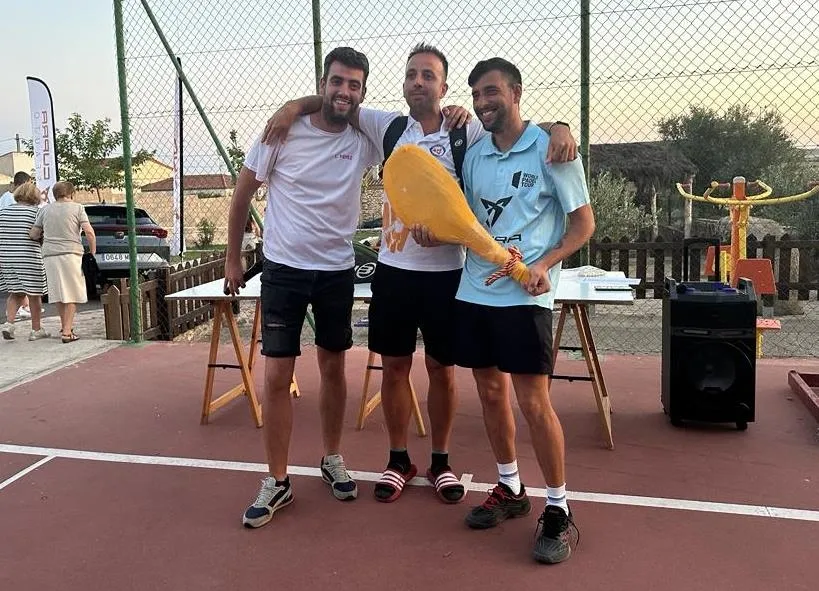 Foto 5 - Goyo y Luismi vuelven a ganar el Torneo de P&aacute;del de Castillejo de Mart&iacute;n Viejo