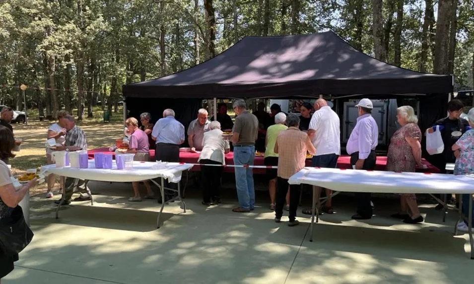 Foto 4 - Unos 250 mayores de El Rebollar disfrutan en El Bardal de su convivencia anual