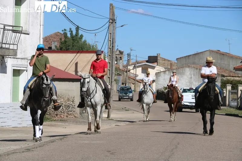 Romería al puente del 'Ran' sobre el río Uces en la fiesta conmemorativa del Torito Perdigón / CORRAL