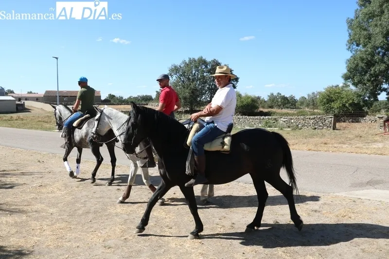 Romería al puente del 'Ran' sobre el río Uces en la fiesta conmemorativa del Torito Perdigón / CORRAL
