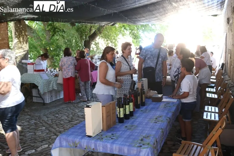 La 13ª Feria de Artesanía y Agroecología de Monleras acogía a una treintena de artesanos de distintos sectores / CORRAL 