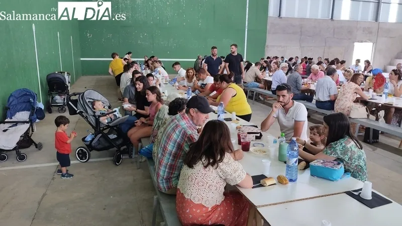 Paella fin de fiestas en Villar de Peralonso / CORRAL