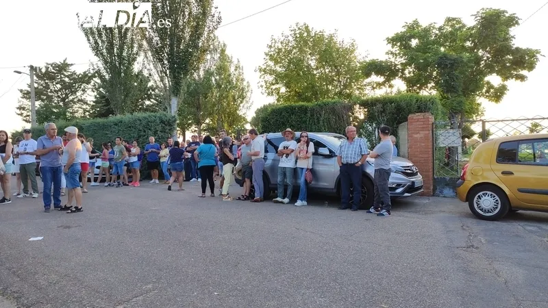 Se repartieron cerca de 400 raciones de chorizo, panceta y cabecero de lomo / CORRAL