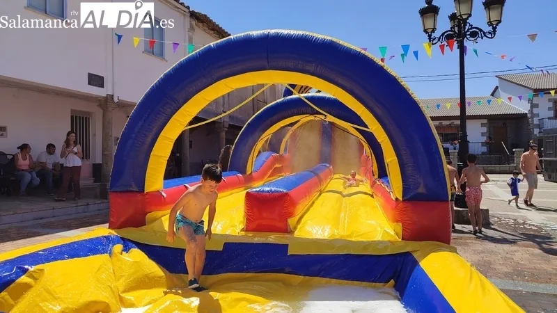 Pequeños y mayores disfrutan en Guadramiro de las fiestas de San Cristóbal
