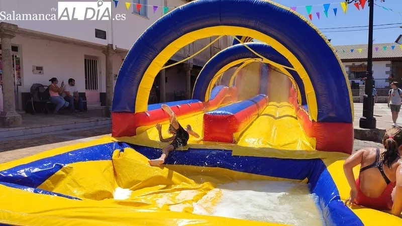 Pequeños y mayores disfrutan en Guadramiro de las fiestas de San Cristóbal