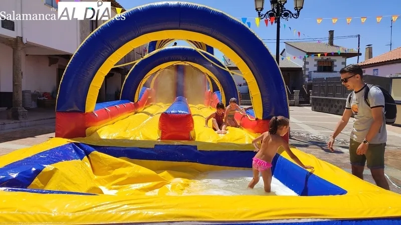 Pequeños y mayores disfrutan en Guadramiro de las fiestas de San Cristóbal
