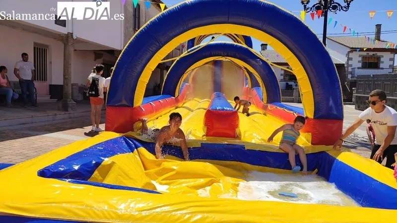 Pequeños y mayores disfrutan en Guadramiro de las fiestas de San Cristóbal