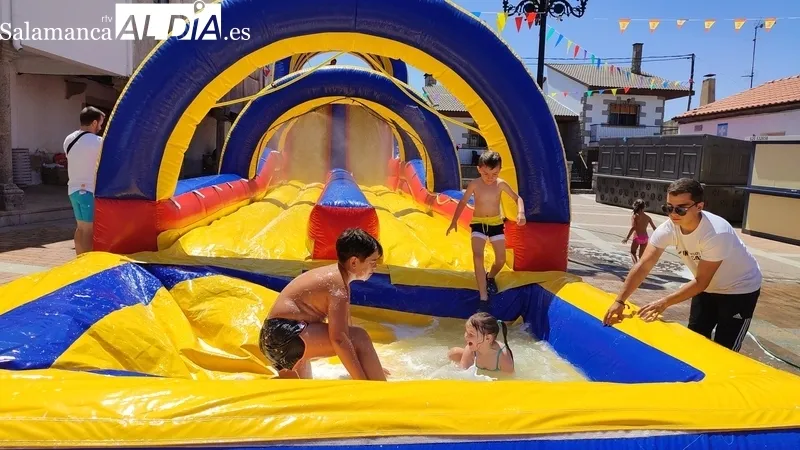 Pequeños y mayores disfrutan en Guadramiro de las fiestas de San Cristóbal