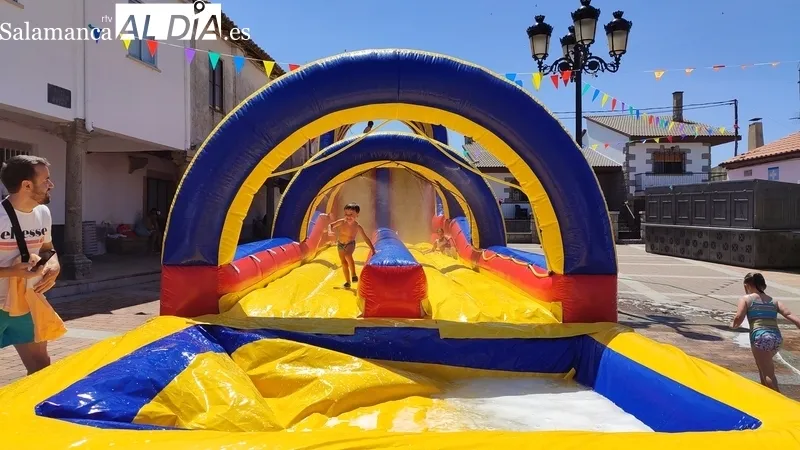 Pequeños y mayores disfrutan en Guadramiro de las fiestas de San Cristóbal