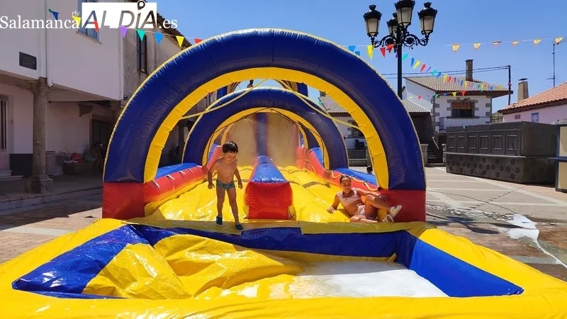 Pequeños y mayores disfrutan en Guadramiro de las fiestas de San Cristóbal