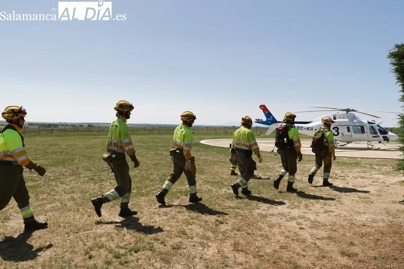 Una de las tres cuadrillas helitransportadas con base en el helipuerto de Guadramiro / CORRAL  