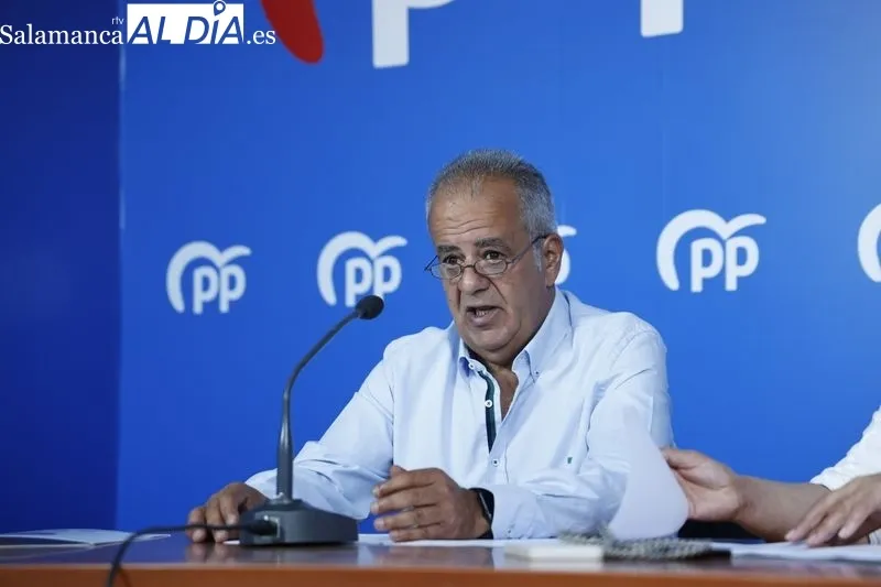 José María Sánchez y María del Carmen Sánchez Bellota, procuradores del PP por Salamanca. Foto de David Sañudo