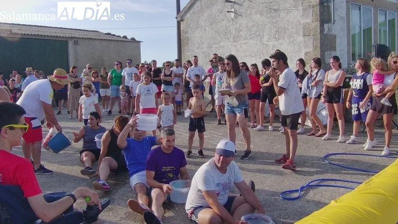 Divertida yincana de peñas en Villasbuenas para festejar Santa Marina / CORRAL