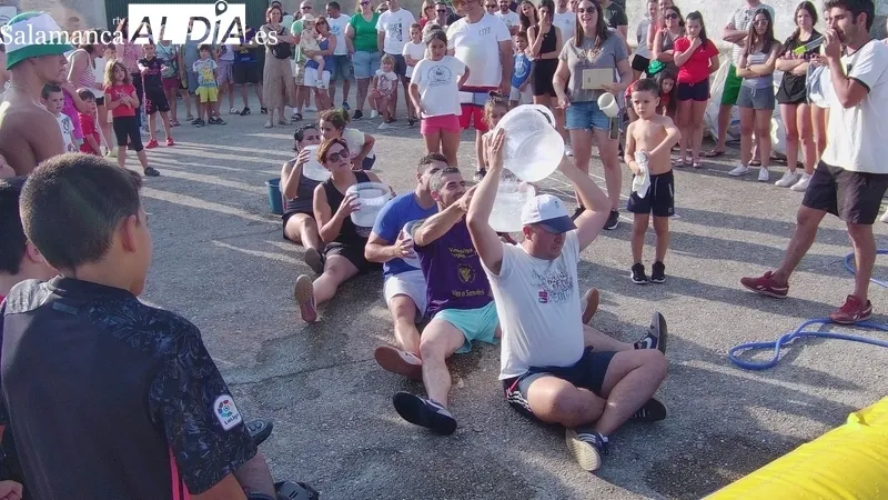 Divertida yincana de peñas en Villasbuenas para festejar Santa Marina / CORRAL
