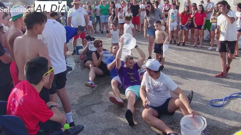 Divertida yincana de peñas en Villasbuenas para festejar Santa Marina / CORRAL