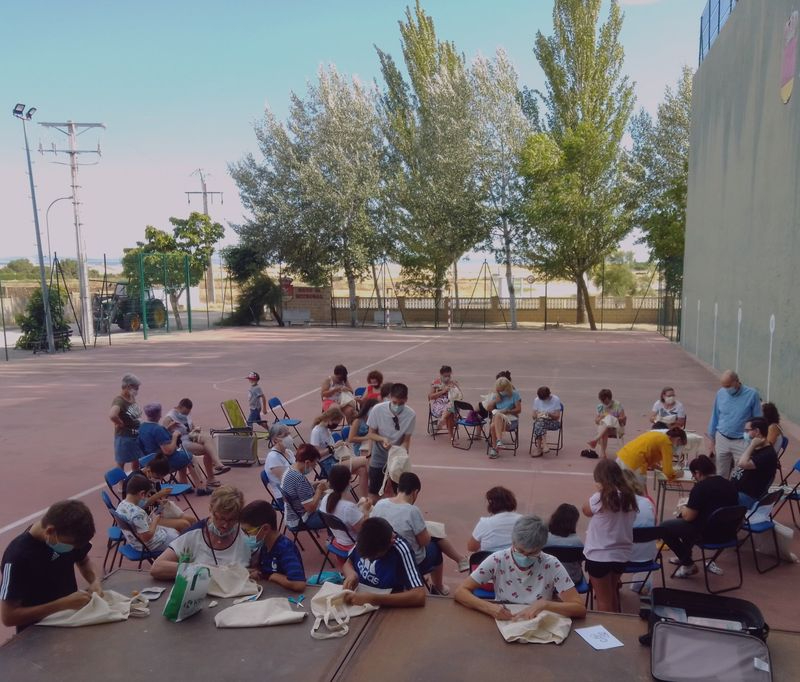 Los talleres de bordado Al Fresco, llegan a 18 municipios de Salamanca