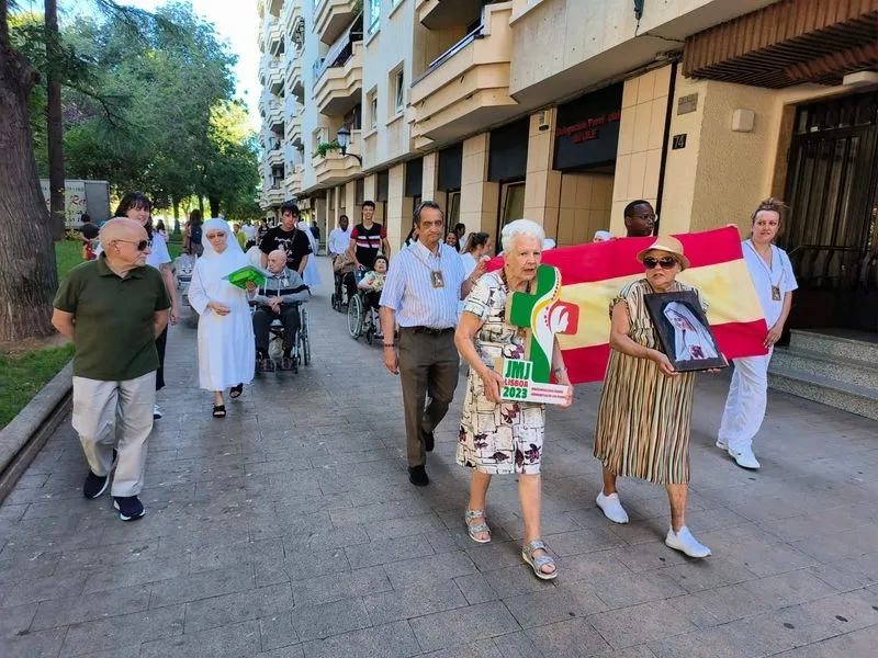 Procesión de los símbolos de la Jornada Mundial de la Juventud en Salamanca. Foto Diócesis de Salamanca