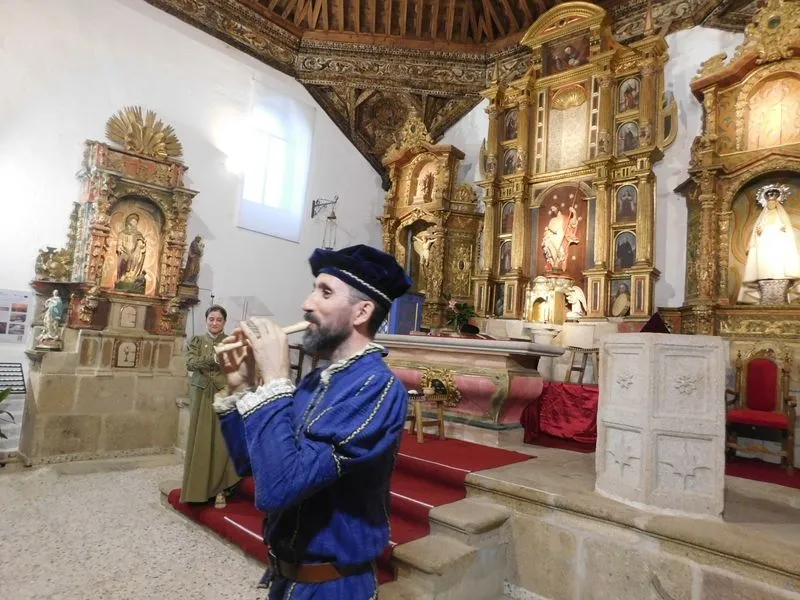Foto 4 - El artesonado de la iglesia parroquial coron&oacute; la obra "Buscando a Nebrija" en Puebla de Yeltes