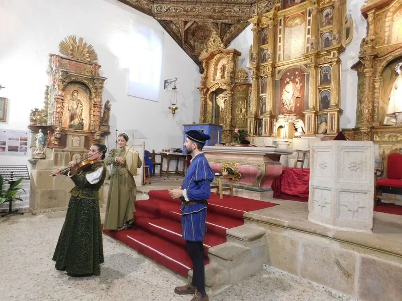 Foto 5 - El artesonado de la iglesia parroquial coron&oacute; la obra "Buscando a Nebrija" en Puebla de Yeltes