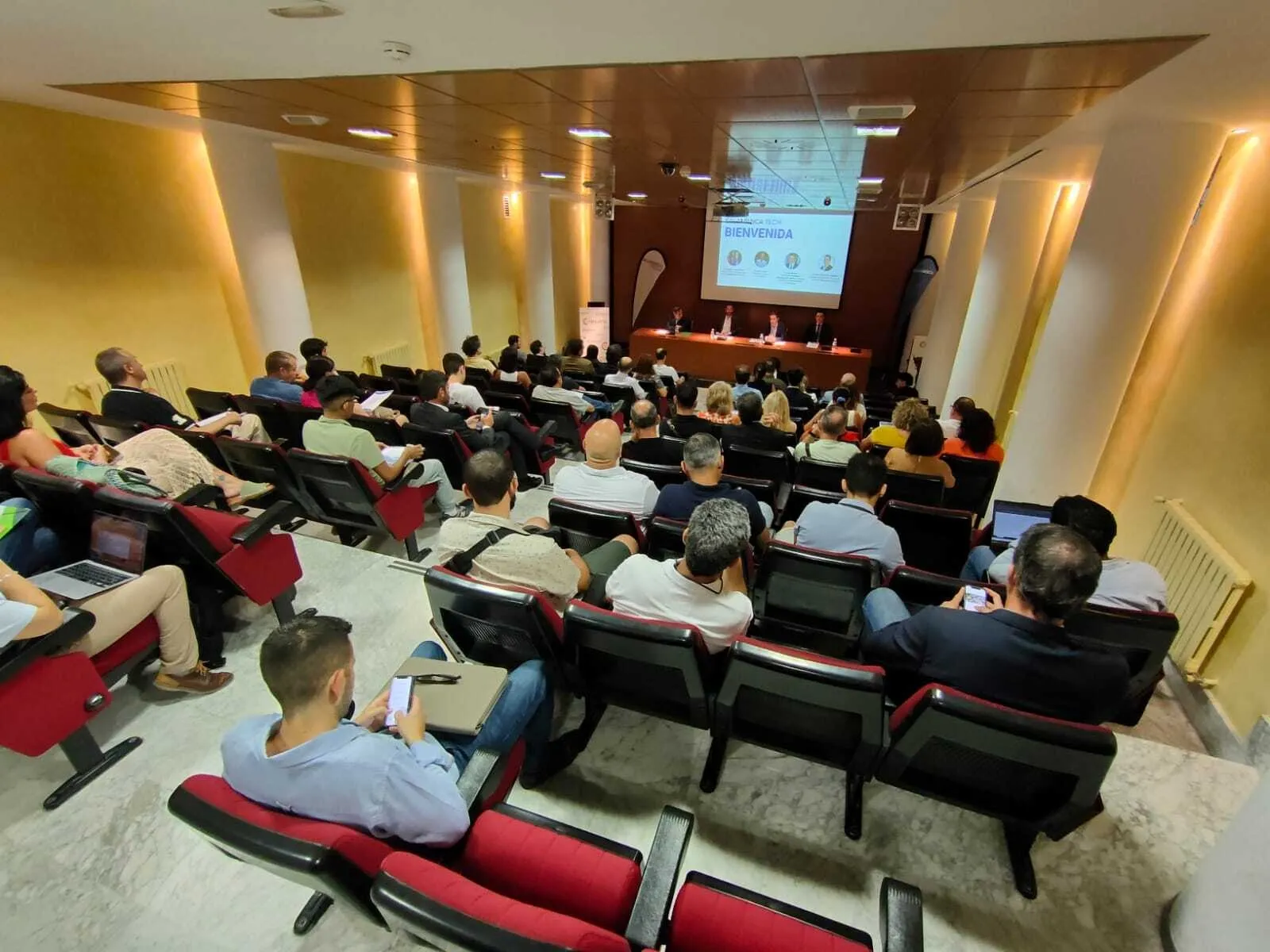 Salamanca Tech reúne a profesionales de la industria cárnica, la gastronomía y el vino en un encuentro  