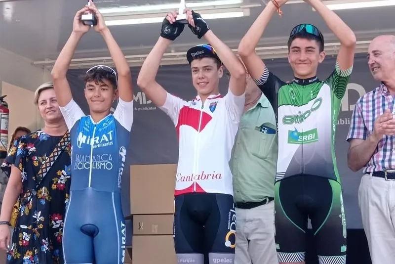 Integrantes de la Escuela Mirat - Salamanca es Ciclismo