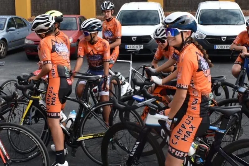 Integrantes de la Escuela Mirat - Salamanca es Ciclismo