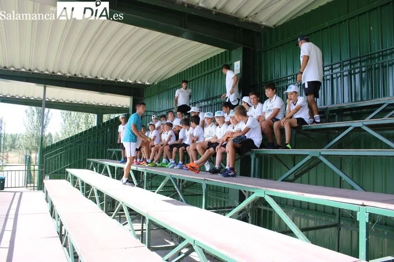 Foto 7 - El Alba de Tormes CF recibe la visita de Chus Bl&aacute;zquez&nbsp;