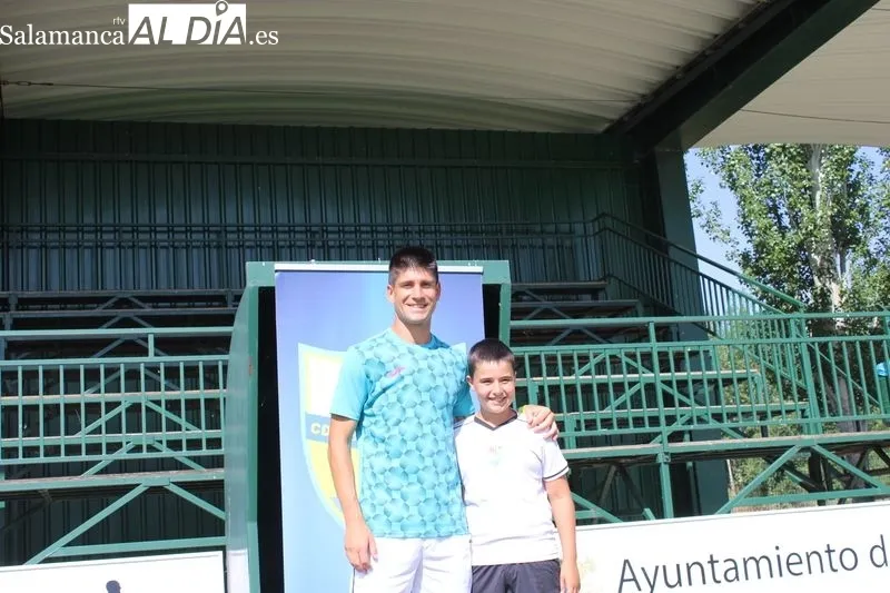 Foto 2 - El Alba de Tormes CF recibe la visita de Chus Bl&aacute;zquez&nbsp;