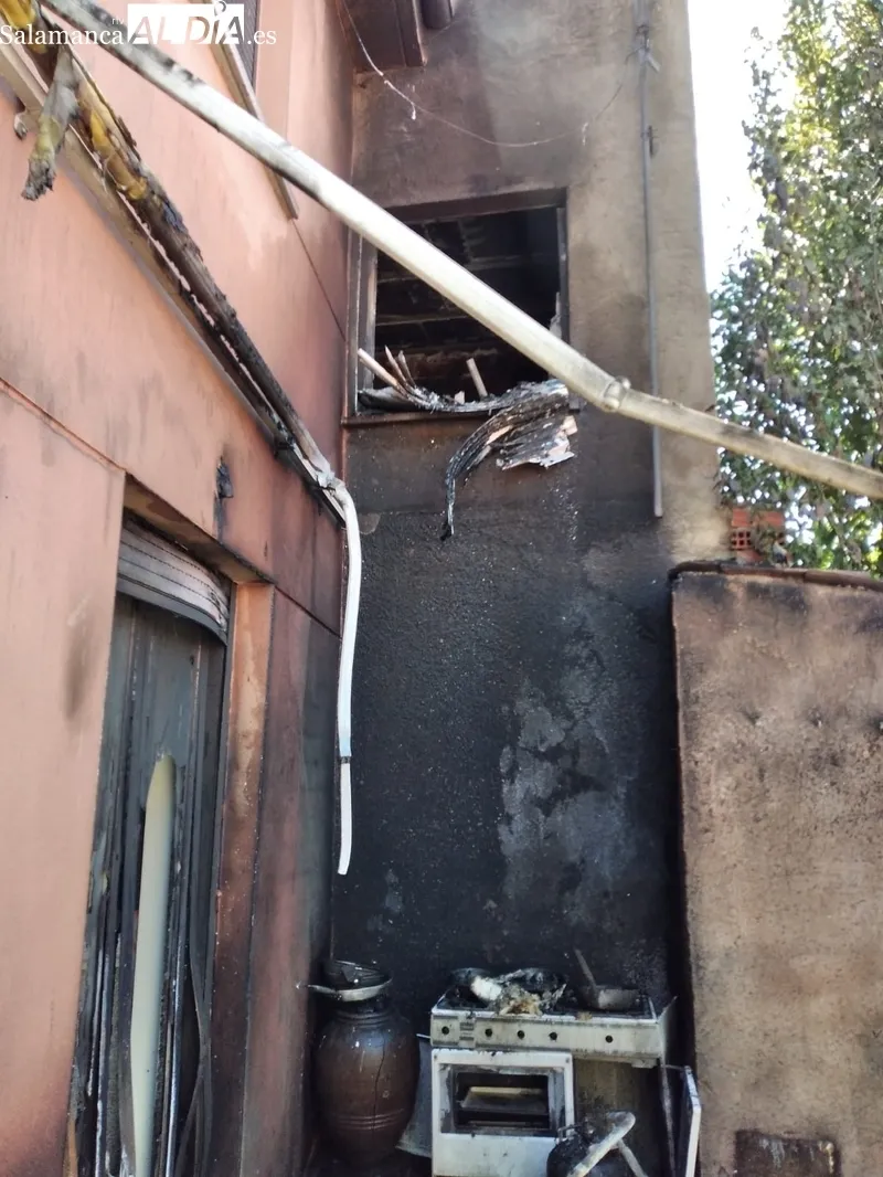 Peligroso enciendo en Bañobárez en pleno centro del pueblo