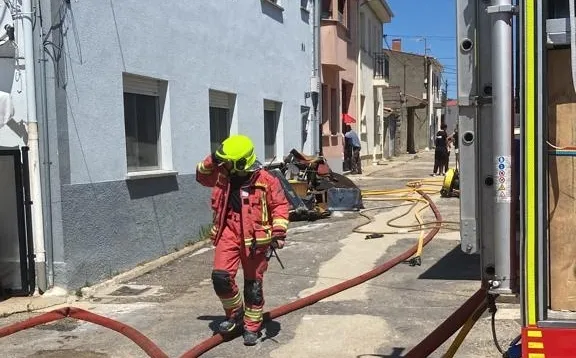Peligroso enciendo en Bañobárez en pleno centro del pueblo