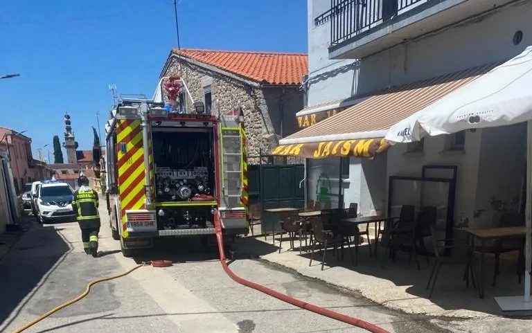 Peligroso enciendo en Bañobárez en pleno centro del pueblo