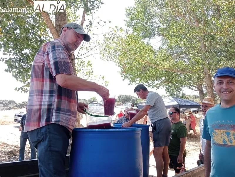Paella en la chopera en Sobradillo para enfilar el final de las fiestas