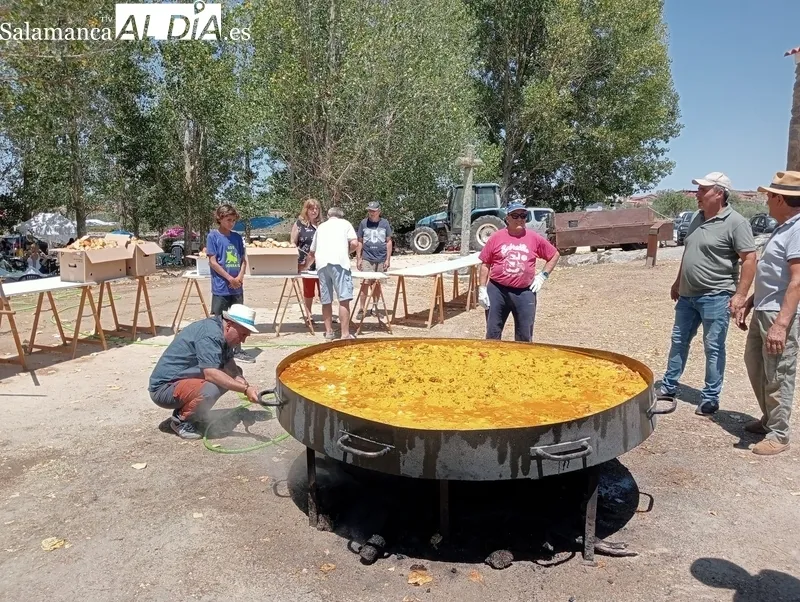 Paella en la chopera en Sobradillo para enfilar el final de las fiestas