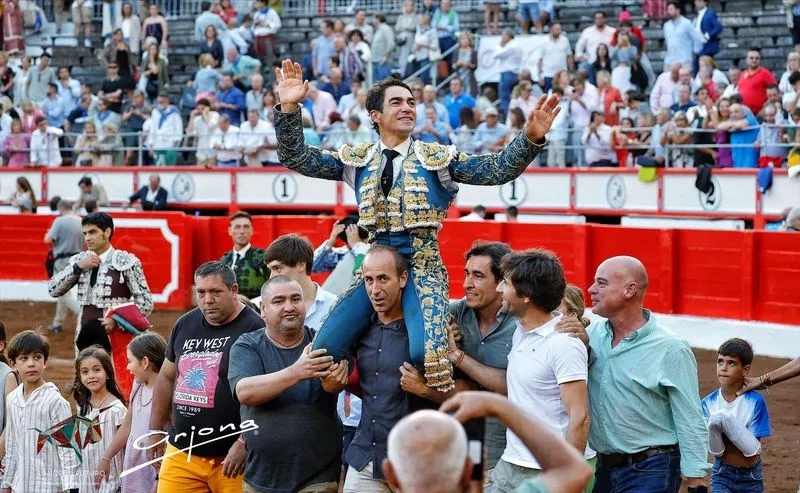 Foto 2 - L&oacute;pez Chaves, sobresaliente en su adi&oacute;s por la Puerta Grande en Santander
