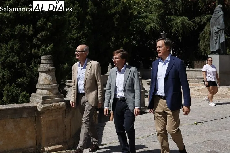 Acto del PP de Salamanca en la Plaza Concilio de Trento con la visita del alcalde de Madrid, José Luis Martínez-Almeida