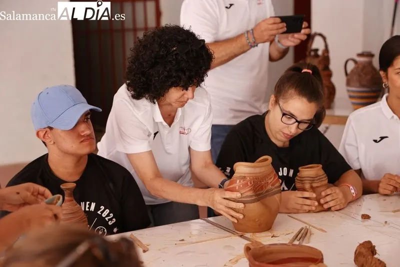 Semicolonias de Aviva dentro del programa municipal Verano Joven, en el centro cívico Luis Vives