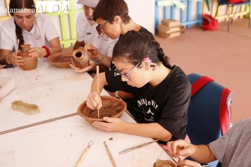 Semicolonias de Aviva dentro del programa municipal Verano Joven, en el centro cívico Luis Vives