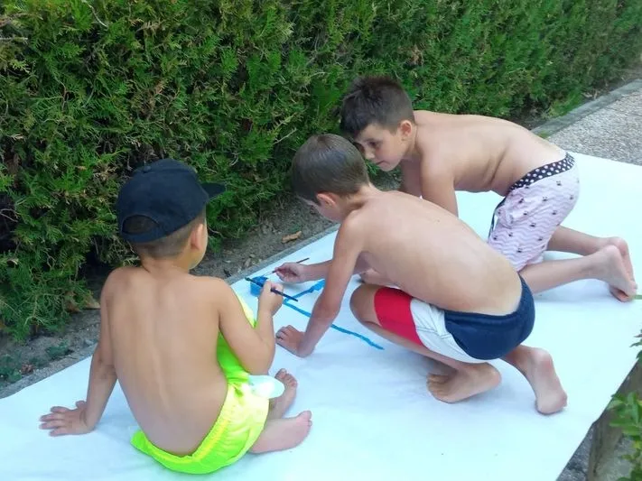 Foto 2 - Los ni&ntilde;os de El Encinar disfrutan de una tarde de bibliopiscina&nbsp;