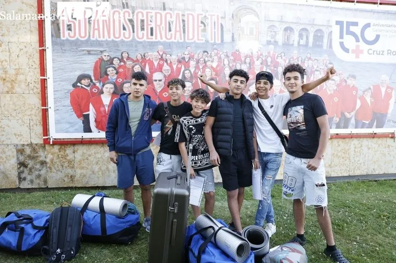 Salida de los menores que disfrutarán el campamento de verano de Cruz Roja Salamanca. Foto de David Sañudo