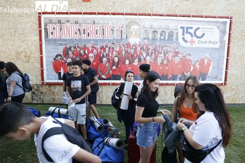 Salida de los menores que disfrutarán el campamento de verano de Cruz Roja Salamanca. Foto de David Sañudo
