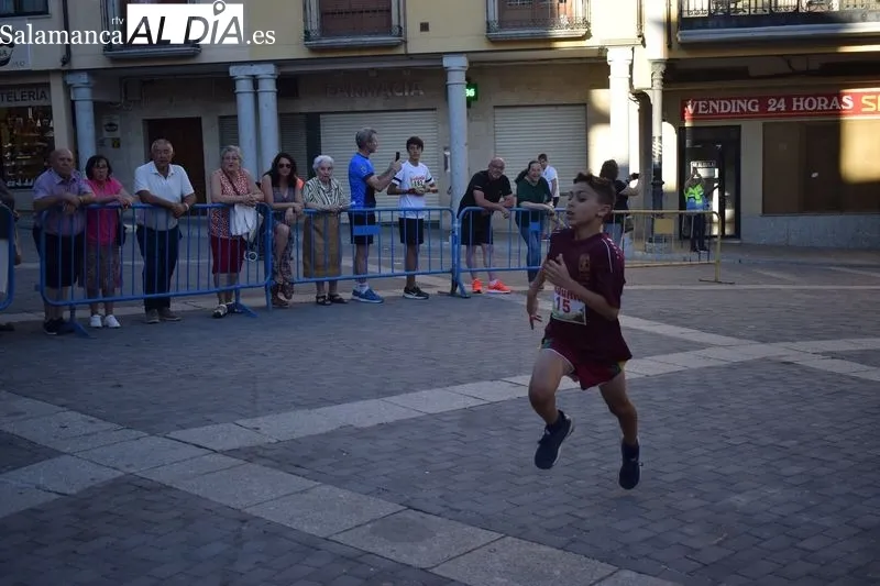 Foto 5 - Noche triunfal de los atletas del &lsquo;Vino de Toro&rsquo; en Alba de Tormes