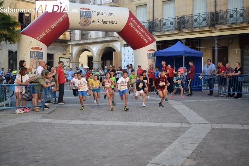 Foto 4 - Noche triunfal de los atletas del &lsquo;Vino de Toro&rsquo; en Alba de Tormes