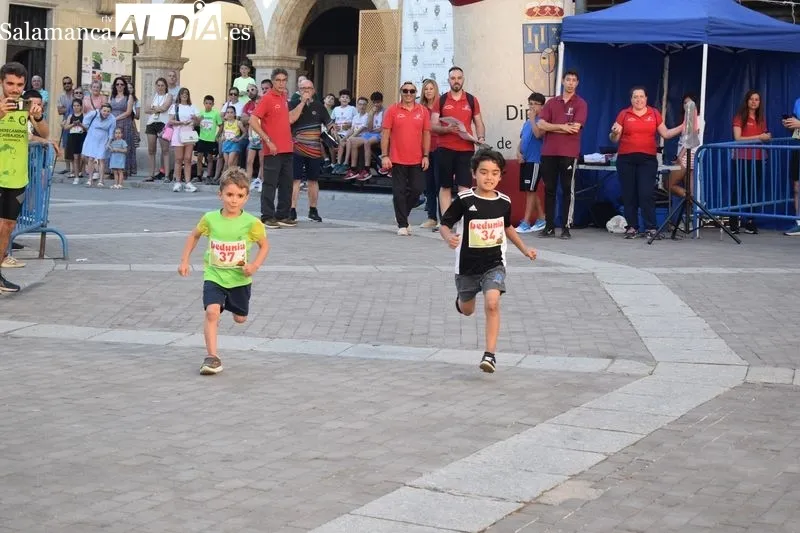 Foto 2 - Noche triunfal de los atletas del &lsquo;Vino de Toro&rsquo; en Alba de Tormes