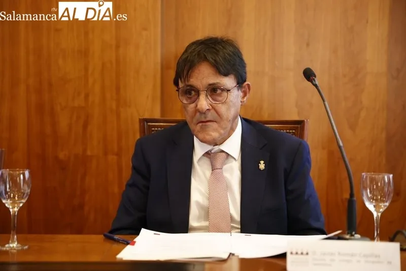 Rueda de prensa de Javier Román, decano del Colegio de la Abogacía de Salamanca. Foto de David Sañudo