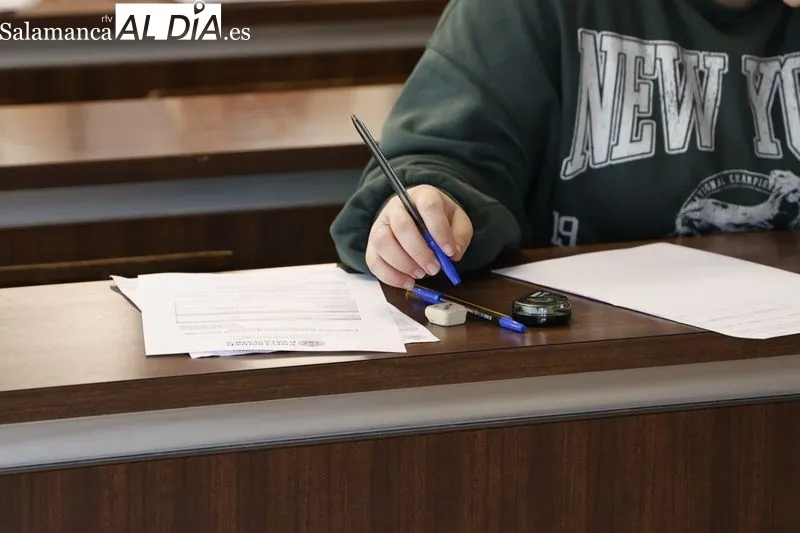 Estudiantes salmantinos en la en la Facultad de Ciencias con motivo de la convocatoria extraordinaria de la EBAU