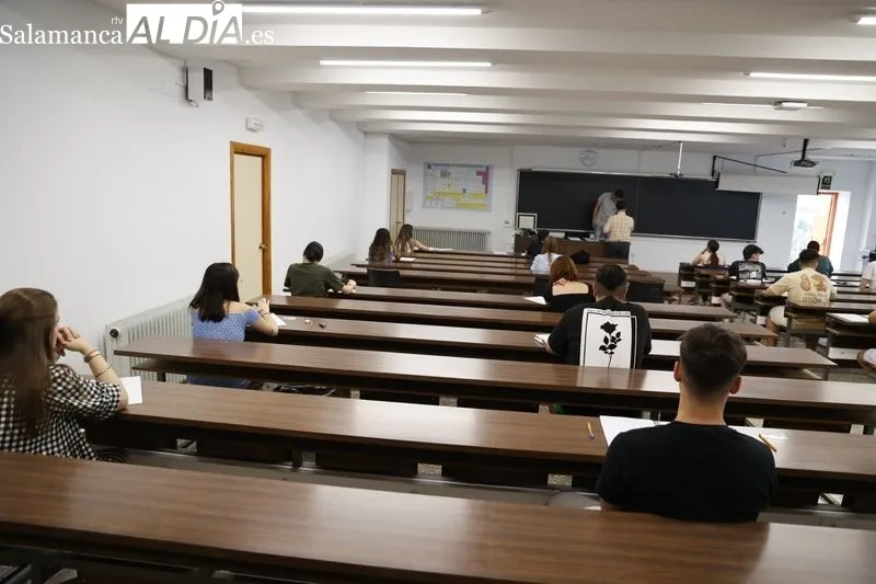 Estudiantes salmantinos en la en la Facultad de Ciencias con motivo de la convocatoria extraordinaria de la EBAU