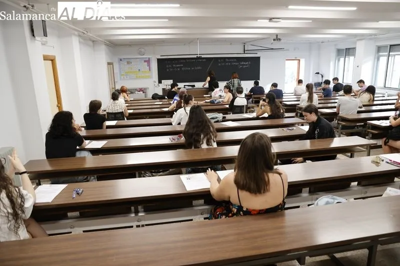 Estudiantes salmantinos en la en la Facultad de Ciencias con motivo de la convocatoria extraordinaria de la EBAU