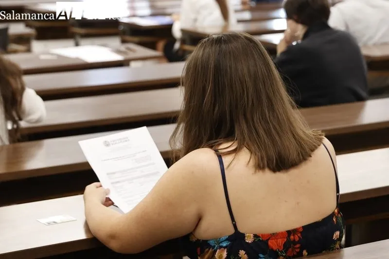Estudiantes salmantinos en la en la Facultad de Ciencias con motivo de la convocatoria extraordinaria de la EBAU
